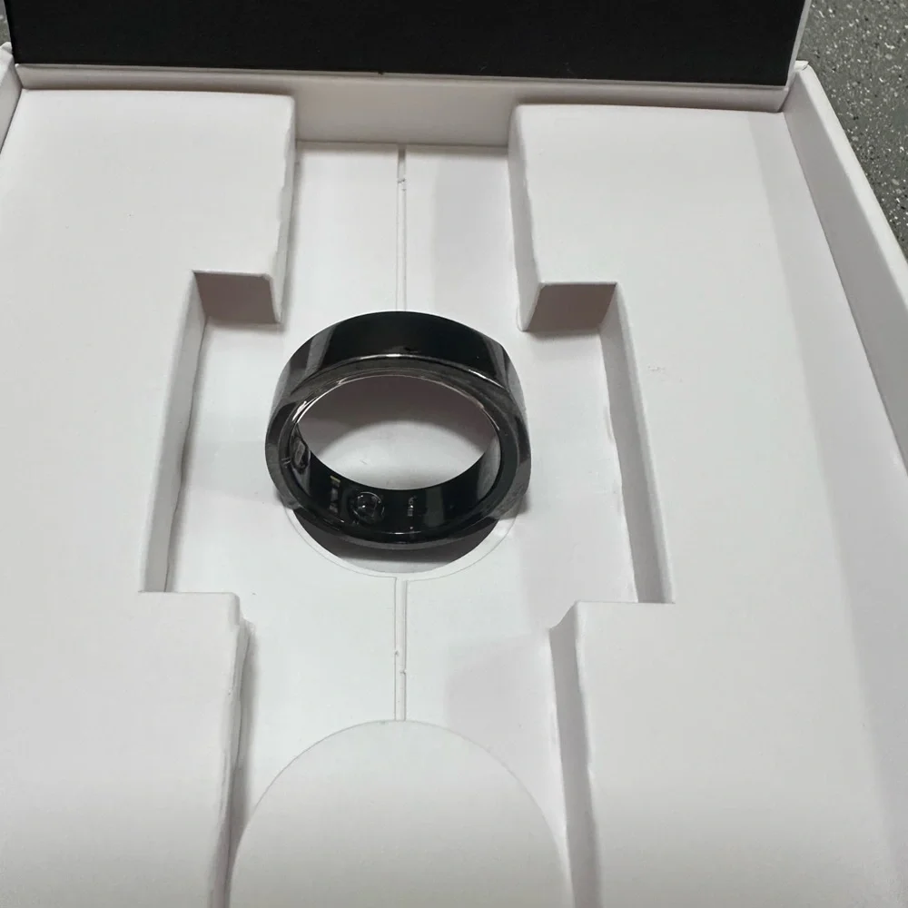 Oura Midnight Ring with Charging Set